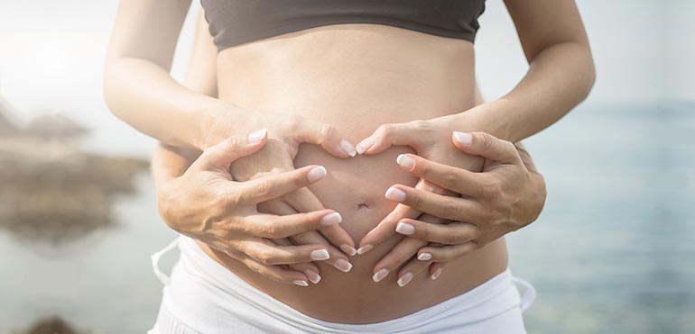 Maternidad compartida ¿En qué consiste el método ROPA?